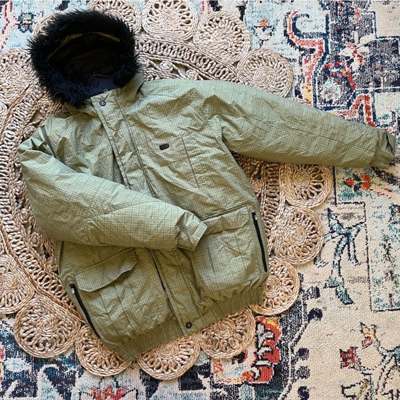 DC Snowboard Jacket, Faux Fur Hood, Green, XL - Picture 7 of 15
